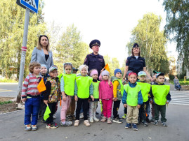 У нас в гостях инспектора ГИБДД У нас в гостях инспектора ГИБДД.